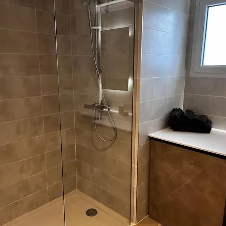 T2 Neuf + Piscine, 5 Mn A Pied Des Plages Sérignan